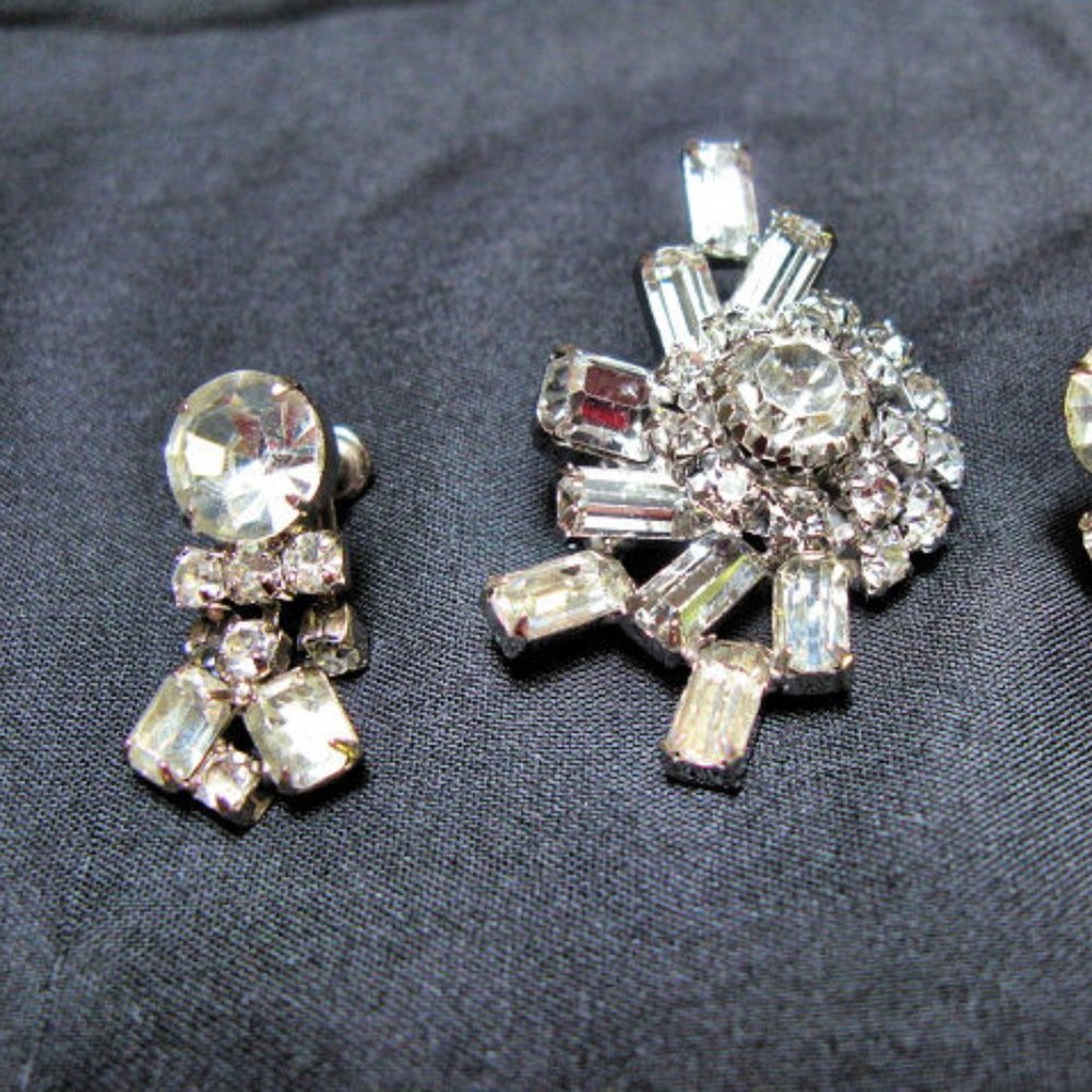 RHINESTONE PIN, EARRINGS, ART DECO DESIGN 1940's VINTAGE BROCHE
